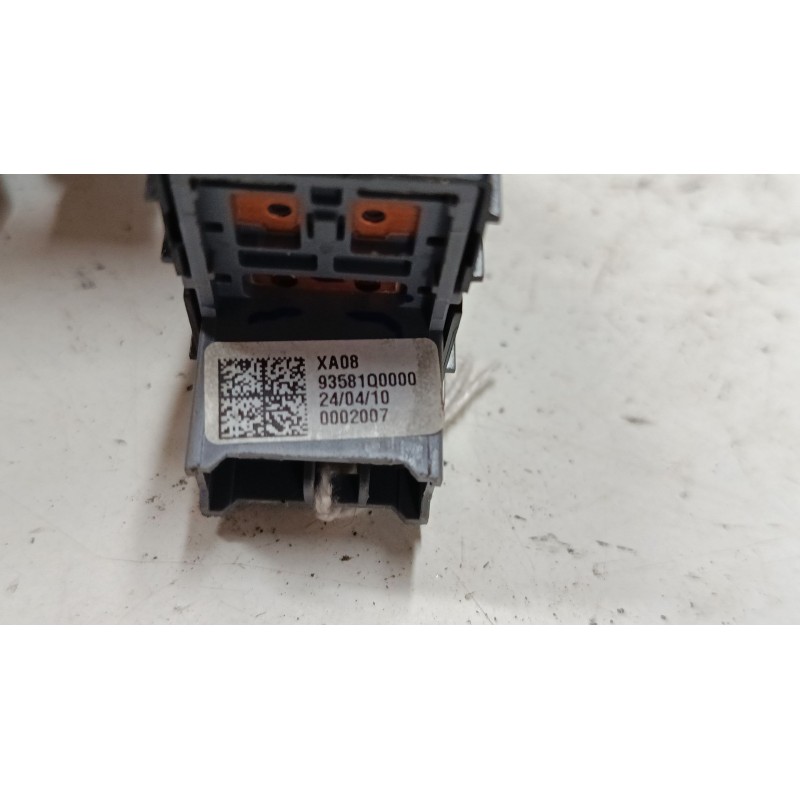 Recambio de mando elevalunas trasero derecho para hyundai i20 iii (bc3, bi3) 1.2 1.2 referencia OEM IAM   