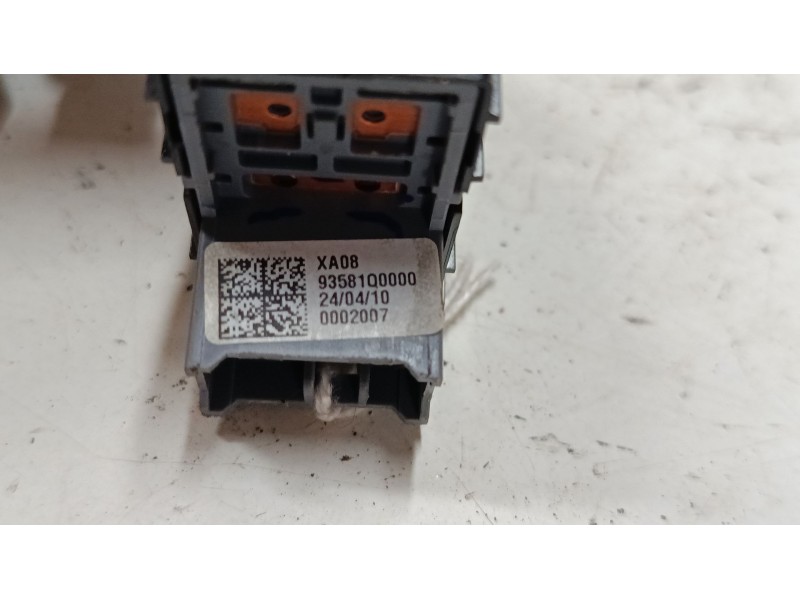 Recambio de mando elevalunas trasero derecho para hyundai i20 iii (bc3, bi3) 1.2 1.2 referencia OEM IAM   