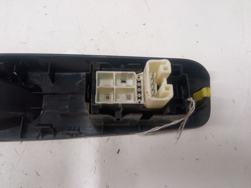 Recambio de mando elevalunas trasero izquierdo para toyota yaris (_p13_) 1.5 (nsp131_) referencia OEM IAM   