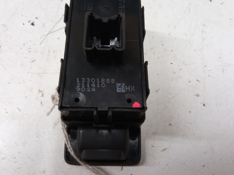 Recambio de mando elevalunas trasero izquierdo para opel insignia a sedán (g09) 2.0 cdti (69) referencia OEM IAM   