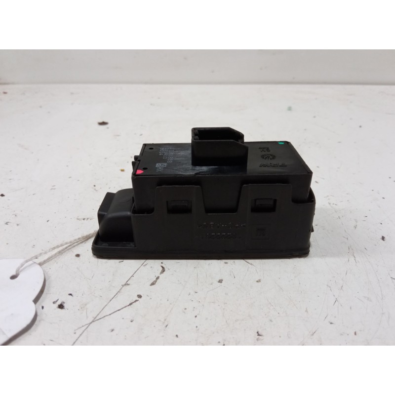 Recambio de mando elevalunas trasero izquierdo para opel insignia a sedán (g09) 2.0 cdti (69) referencia OEM IAM   