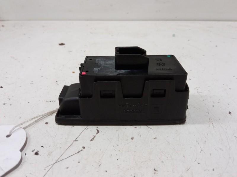 Recambio de mando elevalunas trasero izquierdo para opel insignia a sedán (g09) 2.0 cdti (69) referencia OEM IAM   