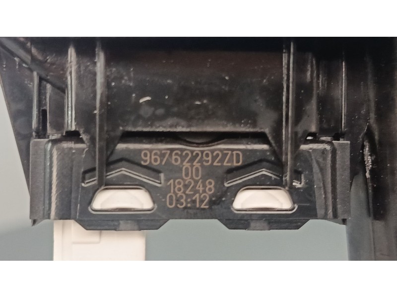Recambio de mando elevalunas trasero izquierdo para citroën c3 iii (sx) 1.2 thp 110 referencia OEM IAM 96762292ZD  