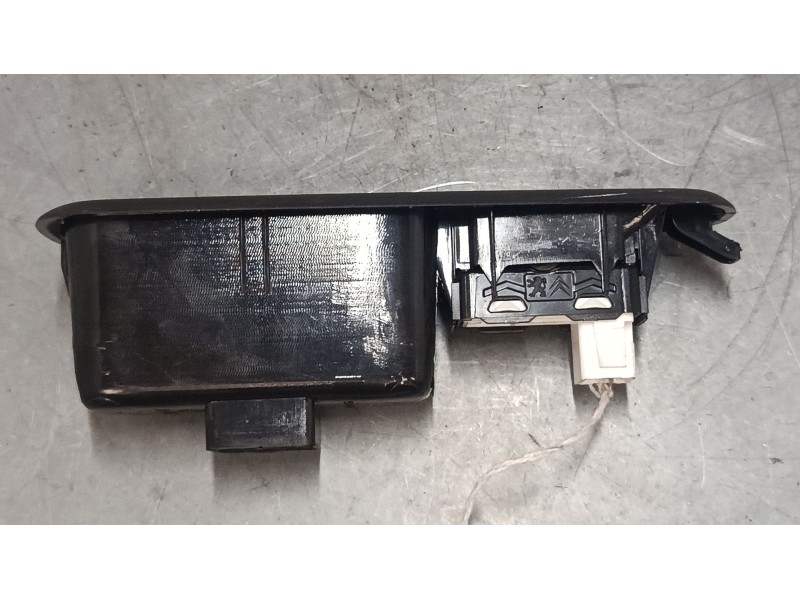 Recambio de mando elevalunas trasero izquierdo para citroën c3 iii (sx) 1.2 thp 110 referencia OEM IAM 96762292ZD  