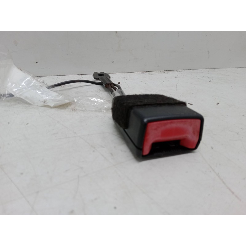 Recambio de anclaje cinturon delantero izquierdo para mercedes-benz clase b sports tourer (w245) b 160 (245.231) referencia OEM 