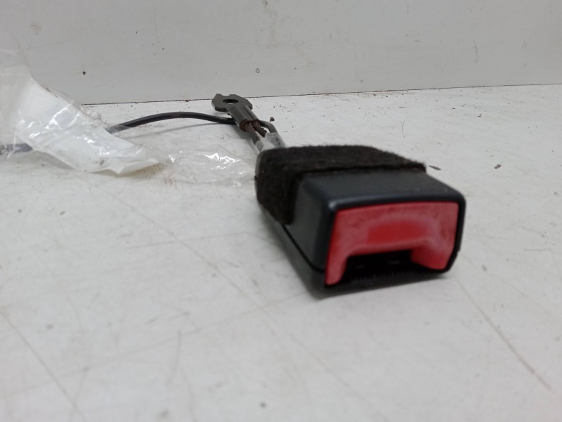 Recambio de anclaje cinturon delantero izquierdo para mercedes-benz clase b sports tourer (w245) b 160 (245.231) referencia OEM 