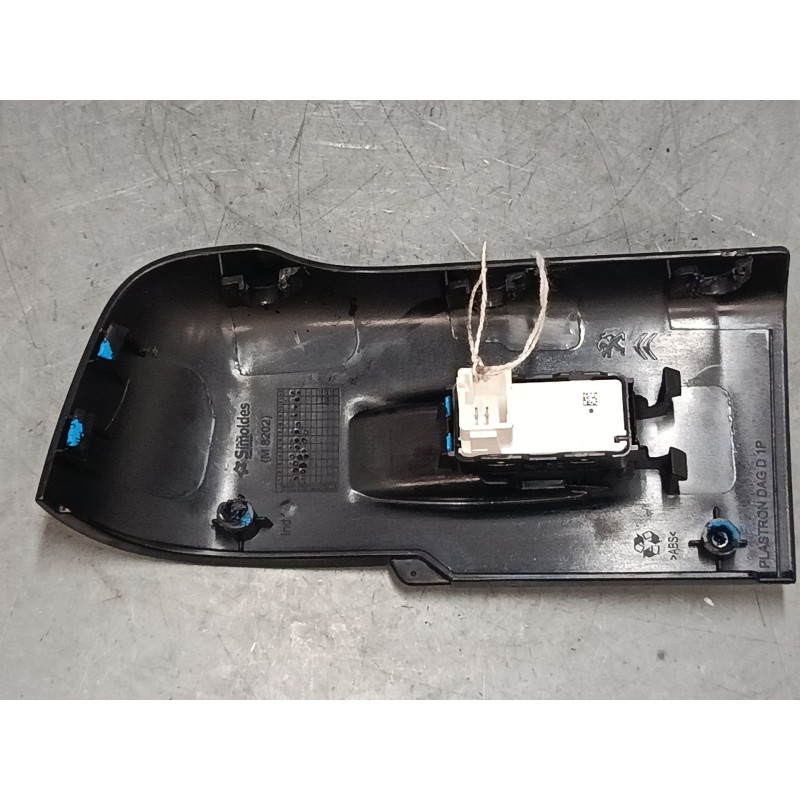 Recambio de mando elevalunas delantero derecho para citroën c3 iii (sx) 1.2 thp 110 referencia OEM IAM 96762292ZD  