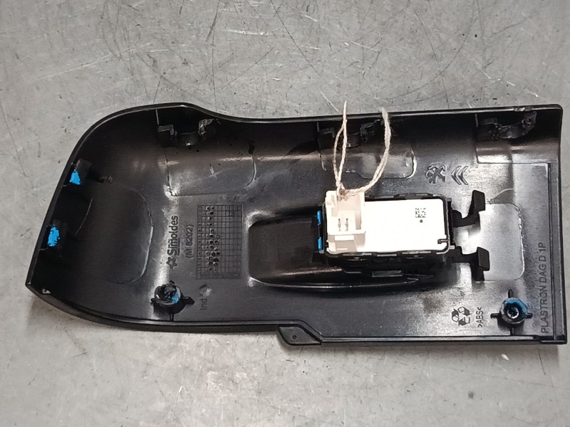 Recambio de mando elevalunas delantero derecho para citroën c3 iii (sx) 1.2 thp 110 referencia OEM IAM 96762292ZD  