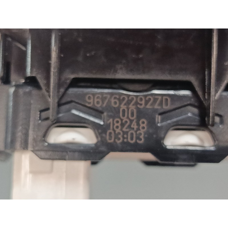 Recambio de mando elevalunas trasero derecho para citroën c3 iii (sx) 1.2 thp 110 referencia OEM IAM 96762292ZD  