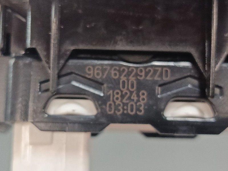 Recambio de mando elevalunas trasero derecho para citroën c3 iii (sx) 1.2 thp 110 referencia OEM IAM 96762292ZD  