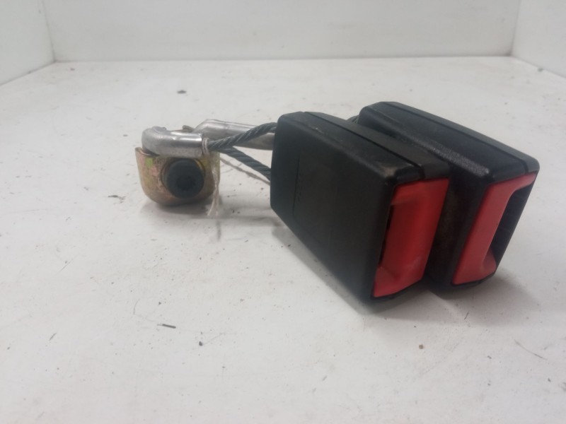 Recambio de anclaje cinturon trasero izquierdo para volkswagen passat b6 (3c2) 2.0 tdi referencia OEM IAM   