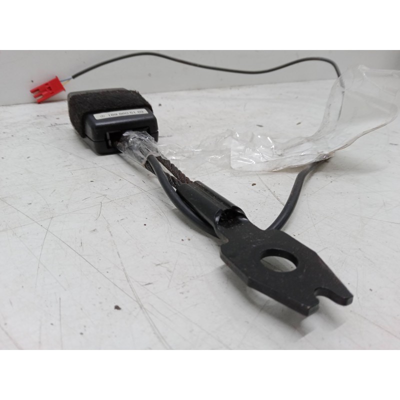 Recambio de anclaje cinturon delantero izquierdo para mercedes-benz clase b sports tourer (w245) b 160 (245.231) referencia OEM 