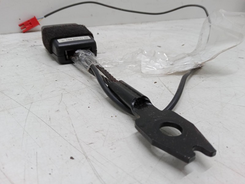 Recambio de anclaje cinturon delantero izquierdo para mercedes-benz clase b sports tourer (w245) b 160 (245.231) referencia OEM 