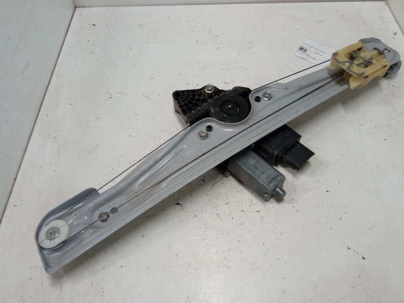 Recambio de elevalunas electrico delantero derecho para opel crossland x / crossland (p17, p2qo) 1.2 (75) referencia OEM IAM 988