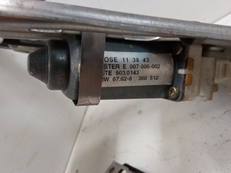 Recambio de elevalunas electrico delantero derecho para bmw 5 touring (e39) 520 i referencia OEM IAM E007006002  