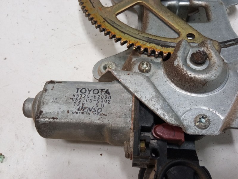Recambio de elevalunas electrico izquierdo 3p para toyota yaris (_p1_) 1.0 (scp10_) referencia OEM IAM 0621009992  