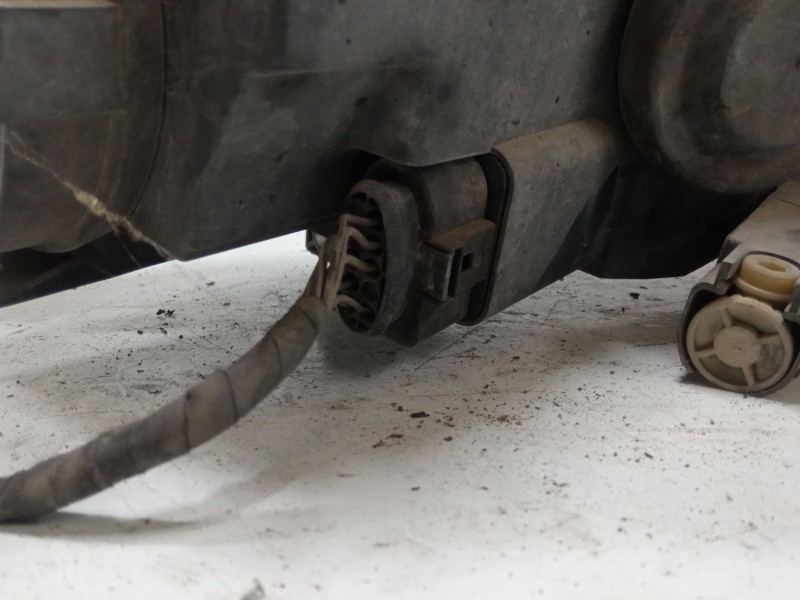 Recambio de faro izquierdo para volkswagen passat b6 (3c2) 2.0 tdi referencia OEM IAM   