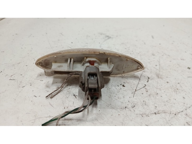 Recambio de intermitente lateral izquierdo para toyota yaris (_p1_) 1.0 (scp10_) referencia OEM IAM   