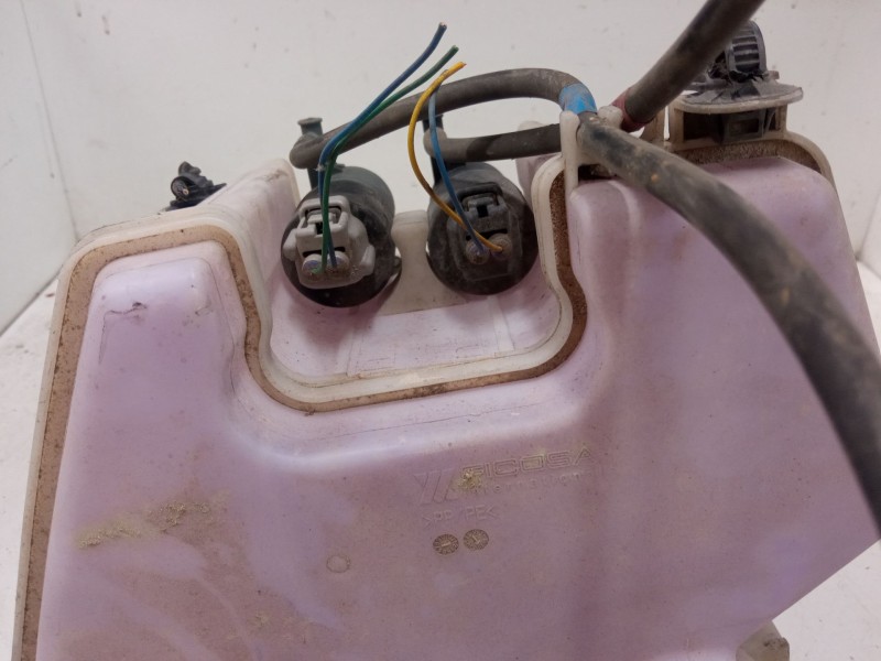 Recambio de deposito limpiaparabrisas para toyota yaris (_p13_) 1.5 (nsp131_) referencia OEM IAM   