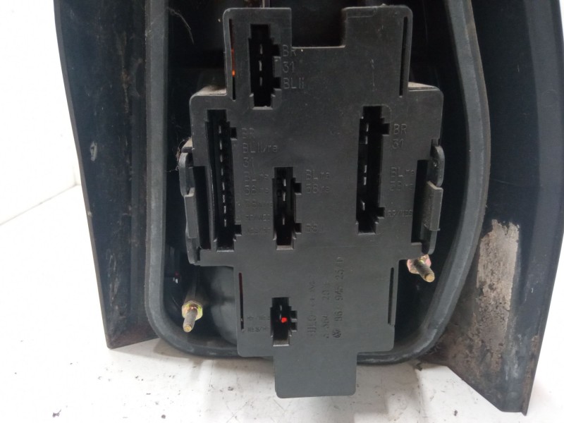 Recambio de piloto trasero izquierdo para volkswagen polo ii (86c, 80) 1.0 cat referencia OEM IAM   
