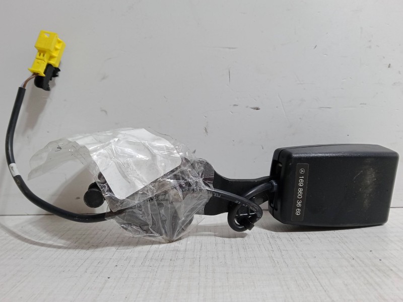 Recambio de anclaje cinturon trasero central para mercedes-benz clase b sports tourer (w245) b 160 (245.231) referencia OEM IAM 