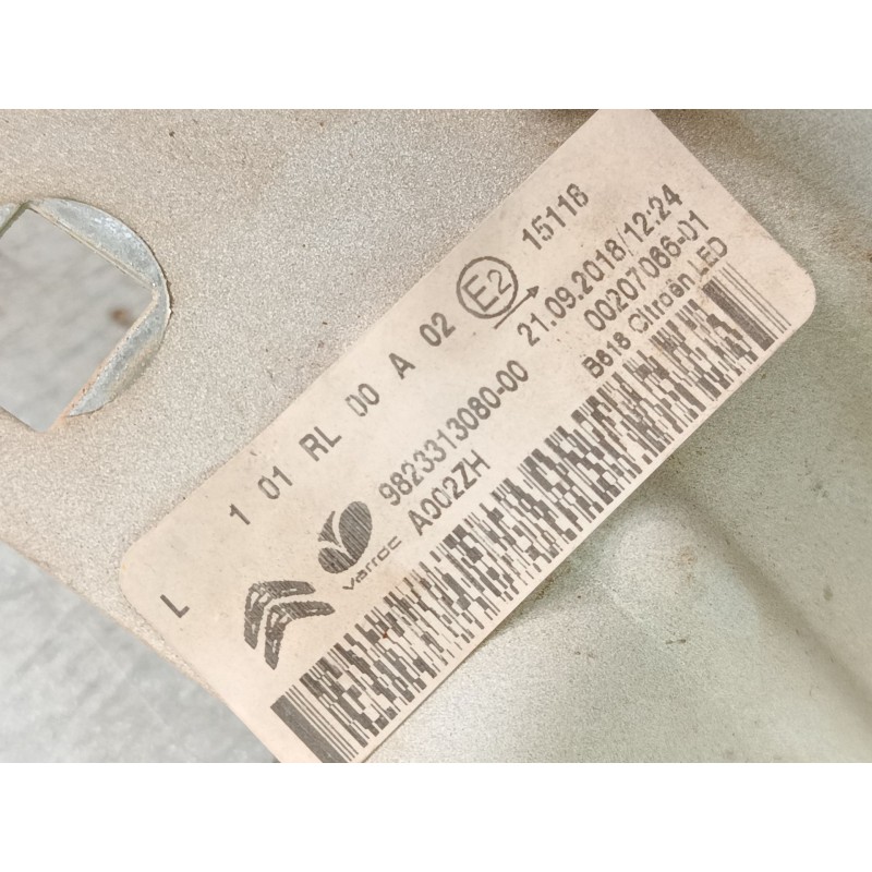 Recambio de aleta delantera izquierda para citroën c3 iii (sx) 1.2 thp 110 referencia OEM IAM 9812869080  