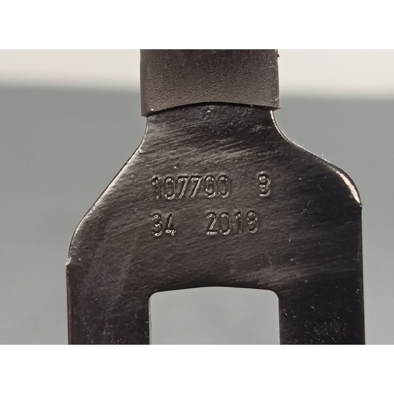 Recambio de anclaje cinturon delantero derecho para citroën c3 iii (sx) 1.2 thp 110 referencia OEM IAM   