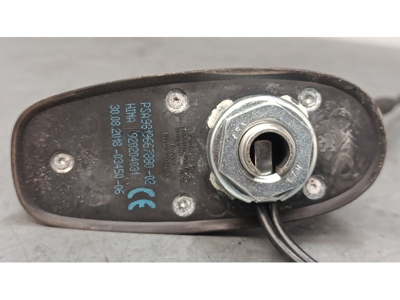 Recambio de antena para citroën c3 iii (sx) 1.2 thp 110 referencia OEM IAM 9819667880  