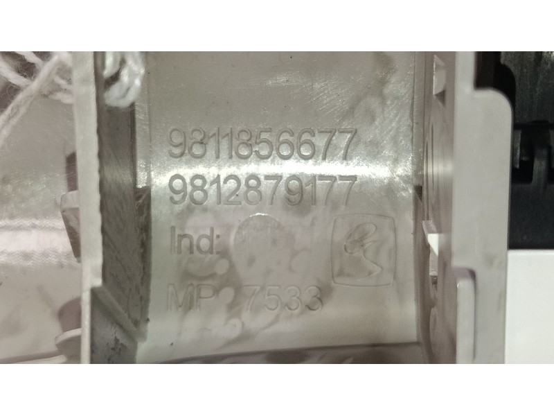 Recambio de luz interior delantera para citroën c3 iii (sx) 1.2 thp 110 referencia OEM IAM 9825205380 9811856677 