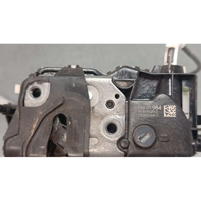 Recambio de cerradura puerta trasera derecha para citroën c3 iii (sx) 1.2 thp 110 referencia OEM IAM 123984 9812398480 