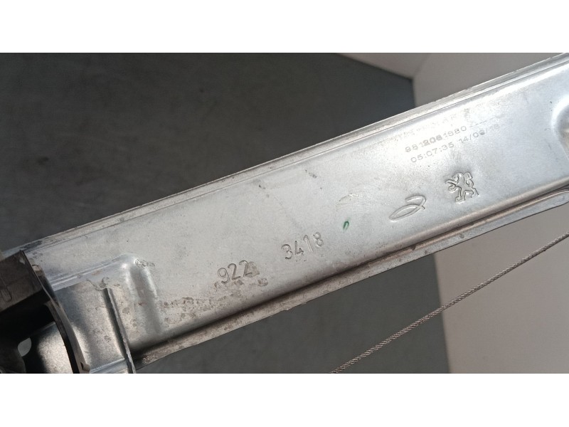 Recambio de elevalunas electrico delantero izquierdo para citroën c3 iii (sx) 1.2 thp 110 referencia OEM IAM 9812081680  