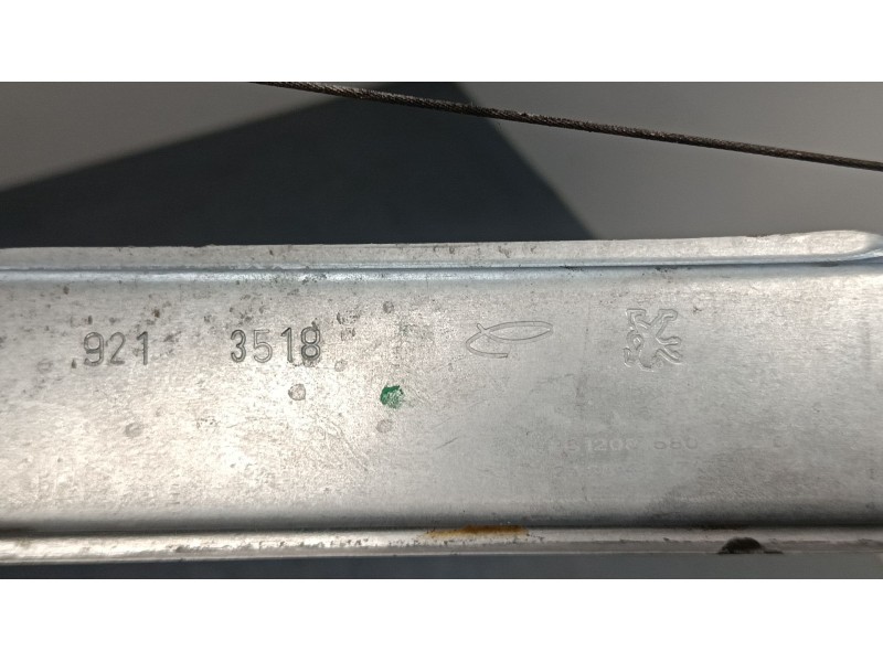 Recambio de elevalunas electrico delantero derecho para citroën c3 iii (sx) 1.2 thp 110 referencia OEM IAM 9812081580  
