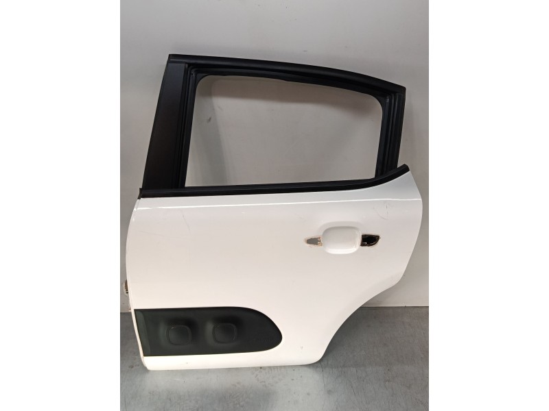 Recambio de puerta trasera izquierda para citroën c3 iii (sx) 1.2 thp 110 referencia OEM IAM 9812716780  