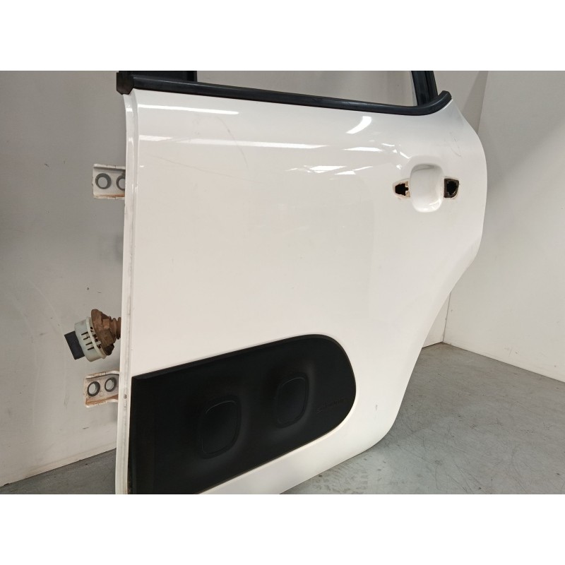 Recambio de puerta trasera izquierda para citroën c3 iii (sx) 1.2 thp 110 referencia OEM IAM 9812716780  