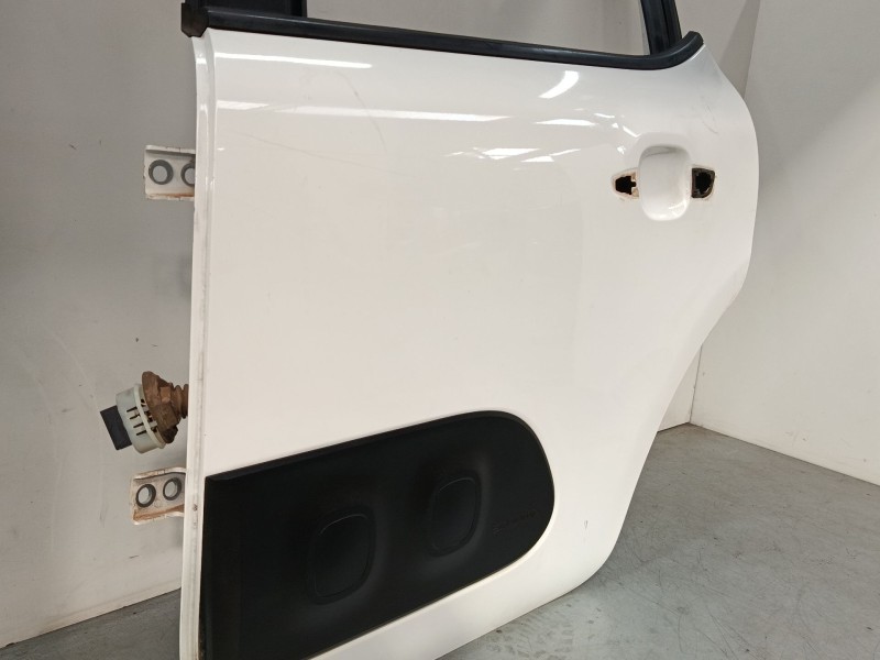 Recambio de puerta trasera izquierda para citroën c3 iii (sx) 1.2 thp 110 referencia OEM IAM 9812716780  