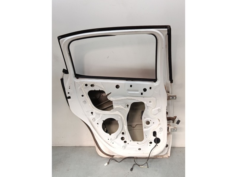 Recambio de puerta trasera izquierda para citroën c3 iii (sx) 1.2 thp 110 referencia OEM IAM 9812716780  