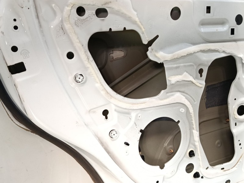 Recambio de puerta trasera izquierda para citroën c3 iii (sx) 1.2 thp 110 referencia OEM IAM 9812716780  