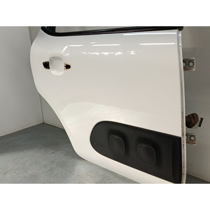 Recambio de puerta trasera derecha para citroën c3 iii (sx) 1.2 thp 110 referencia OEM IAM 9812716680  