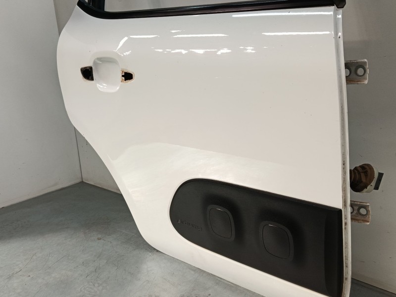 Recambio de puerta trasera derecha para citroën c3 iii (sx) 1.2 thp 110 referencia OEM IAM 9812716680  