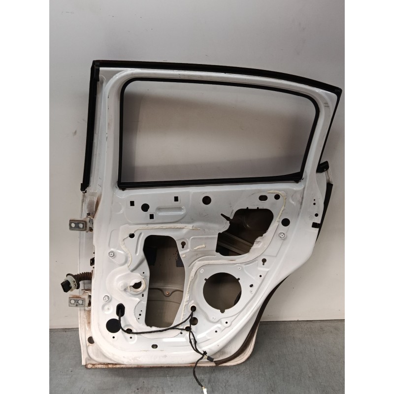 Recambio de puerta trasera derecha para citroën c3 iii (sx) 1.2 thp 110 referencia OEM IAM 9812716680  