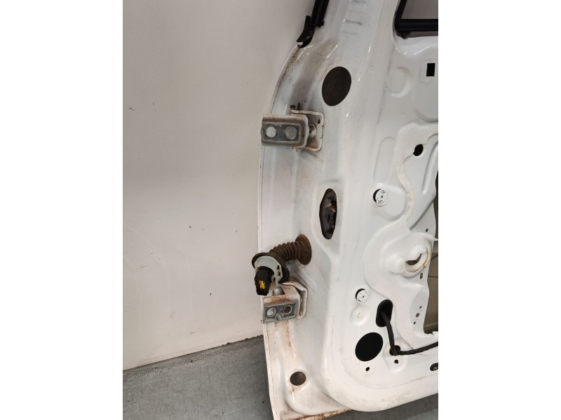 Recambio de puerta trasera derecha para citroën c3 iii (sx) 1.2 thp 110 referencia OEM IAM 9812716680  