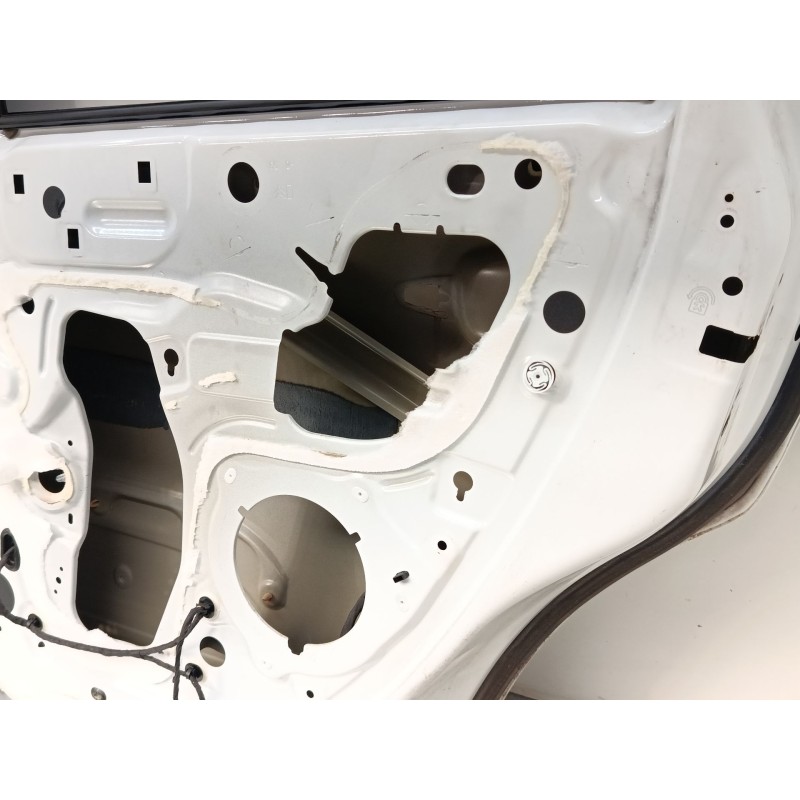 Recambio de puerta trasera derecha para citroën c3 iii (sx) 1.2 thp 110 referencia OEM IAM 9812716680  