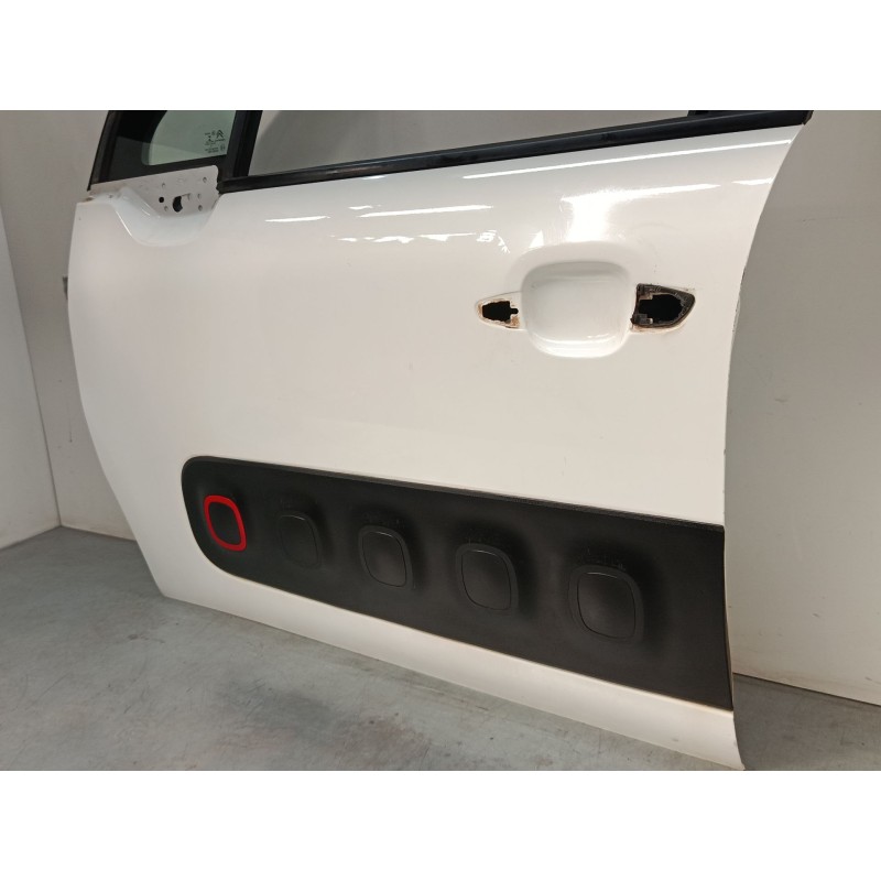 Recambio de puerta delantera izquierda para citroën c3 iii (sx) 1.2 thp 110 referencia OEM IAM 9812674380  
