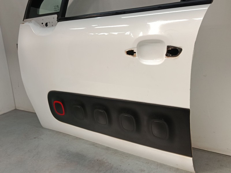 Recambio de puerta delantera izquierda para citroën c3 iii (sx) 1.2 thp 110 referencia OEM IAM 9812674380  