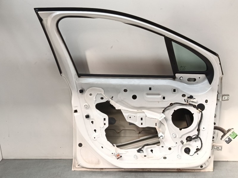 Recambio de puerta delantera izquierda para citroën c3 iii (sx) 1.2 thp 110 referencia OEM IAM 9812674380  