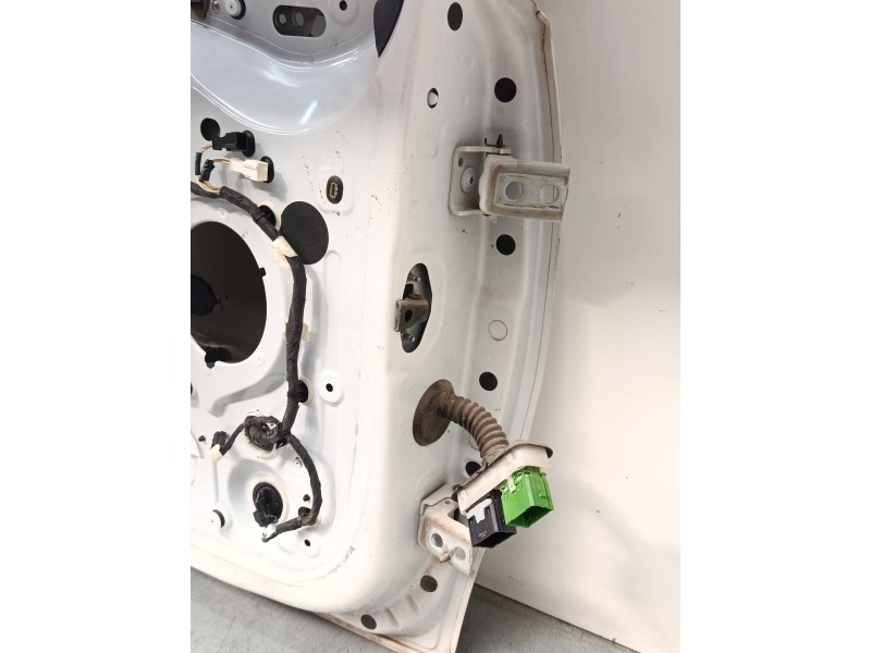 Recambio de puerta delantera izquierda para citroën c3 iii (sx) 1.2 thp 110 referencia OEM IAM 9812674380  