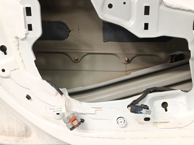 Recambio de puerta delantera izquierda para citroën c3 iii (sx) 1.2 thp 110 referencia OEM IAM 9812674380  
