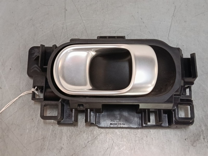 Recambio de maneta interior puerta trasera izquierda para citroën c3 iii (sx) 1.2 thp 110 referencia OEM IAM 98012886  