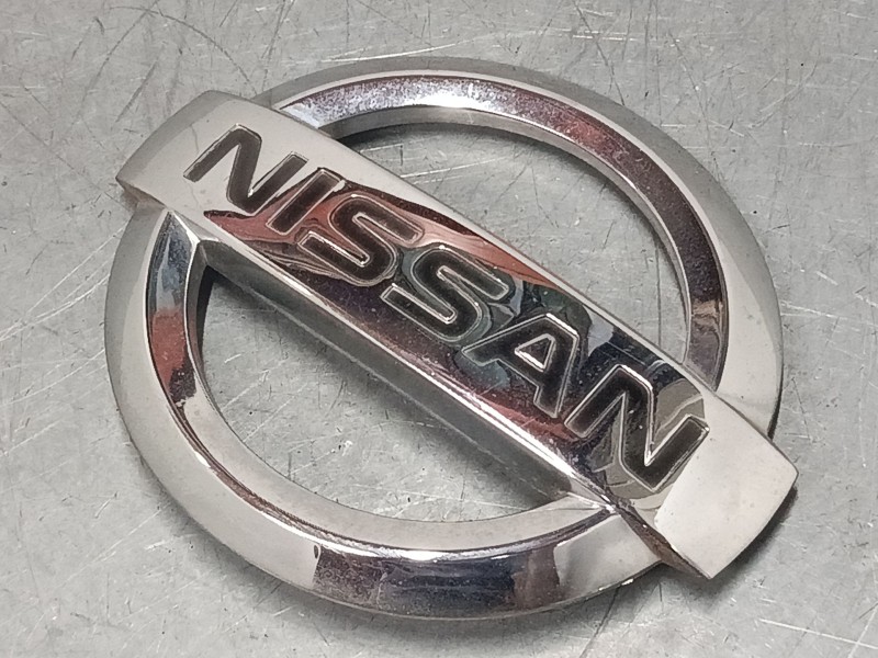 Recambio de anagrama para nissan primera hatchback (p12) 1.6 referencia OEM IAM 65890AU300  