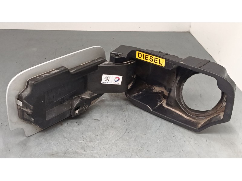 Recambio de tapa exterior combustible para peugeot partner tepee 1.6 hdi / bluehdi 75 referencia OEM IAM 9681446680  